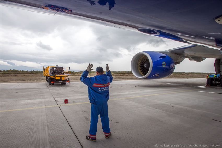 Обслуживание самолета на перроне Boeing 777, авиация, петропавловск-камчатский, елизово