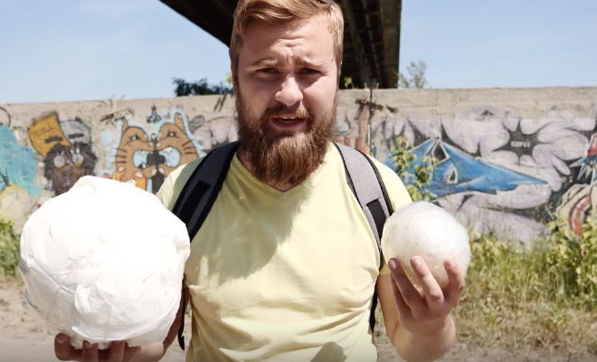 Сбрасываем яйцо с моста и оно не разбивается