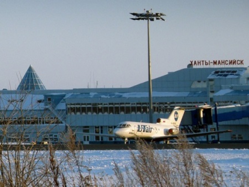 Аэропорт ханты мансийск. Аэропорт Ханты-Мансийск самолет. Аэропорты ХМАО. Аэропорт Ханты-Мансийск зима. Аэропорт Ханты-Мансийск зимой.