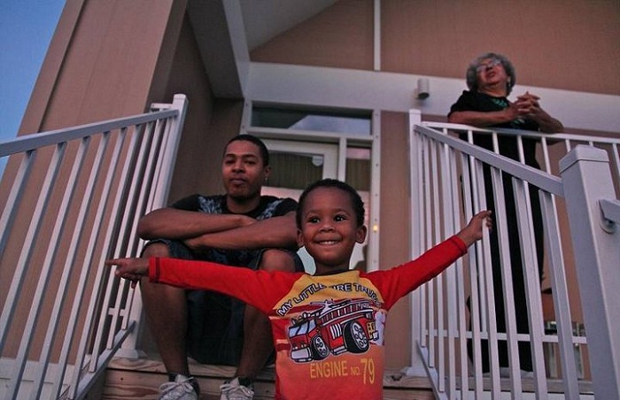 Брэд Питт построил больше сотни домов для пострадавших от урагана, а они... подали на него в суд Брэд Питт построил больше сотни домов для пострадавших от урагана, а они... подали на него в суд архитектура,о недвижимости,ремонт и строительство