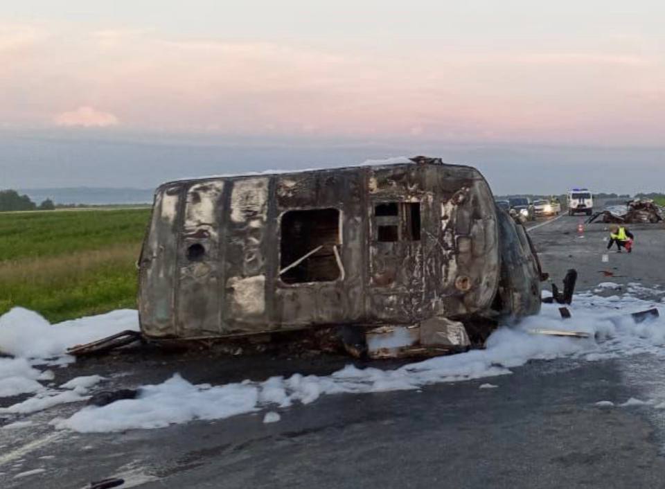 В Красноярском крае бригада скорой помощи погибла в ДТП