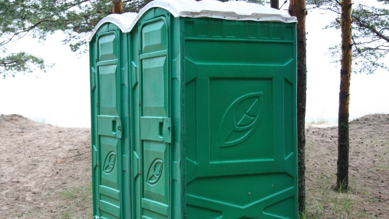 Жители Курортного района Петербурга после аварии на сетях потребовали от властей устанавливать биотуалеты