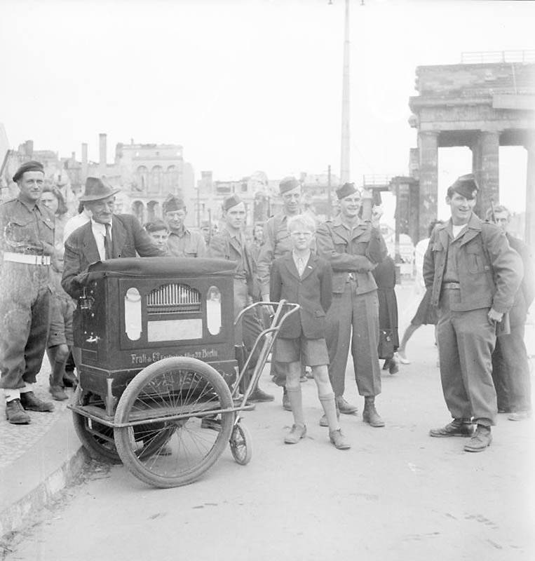 Повседневная жизнь Берлина в июле 1945 года Повседневная жизнь Берлина в июле 1945 года история