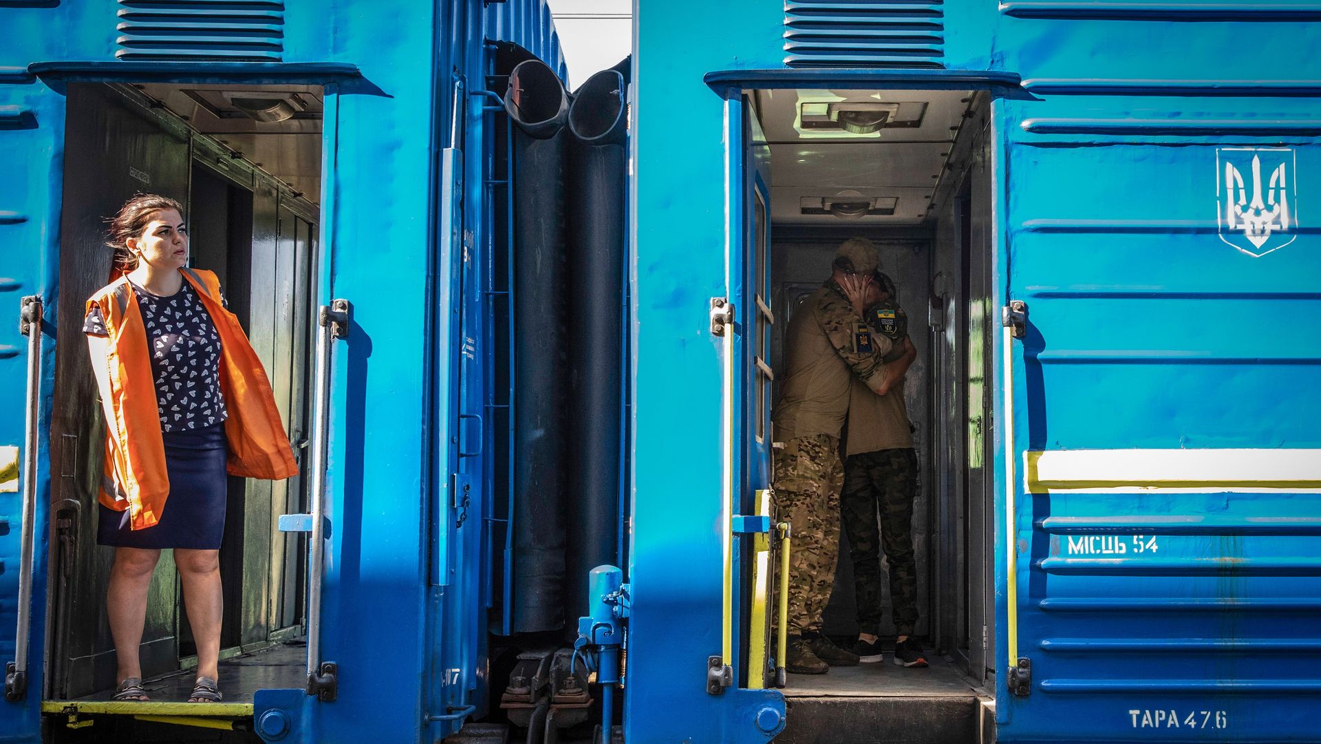 Пассажиры заставили военного ВСУ семь часов ехать в тамбуре поезда из-за «плохого запаха» Весь мир,Украина