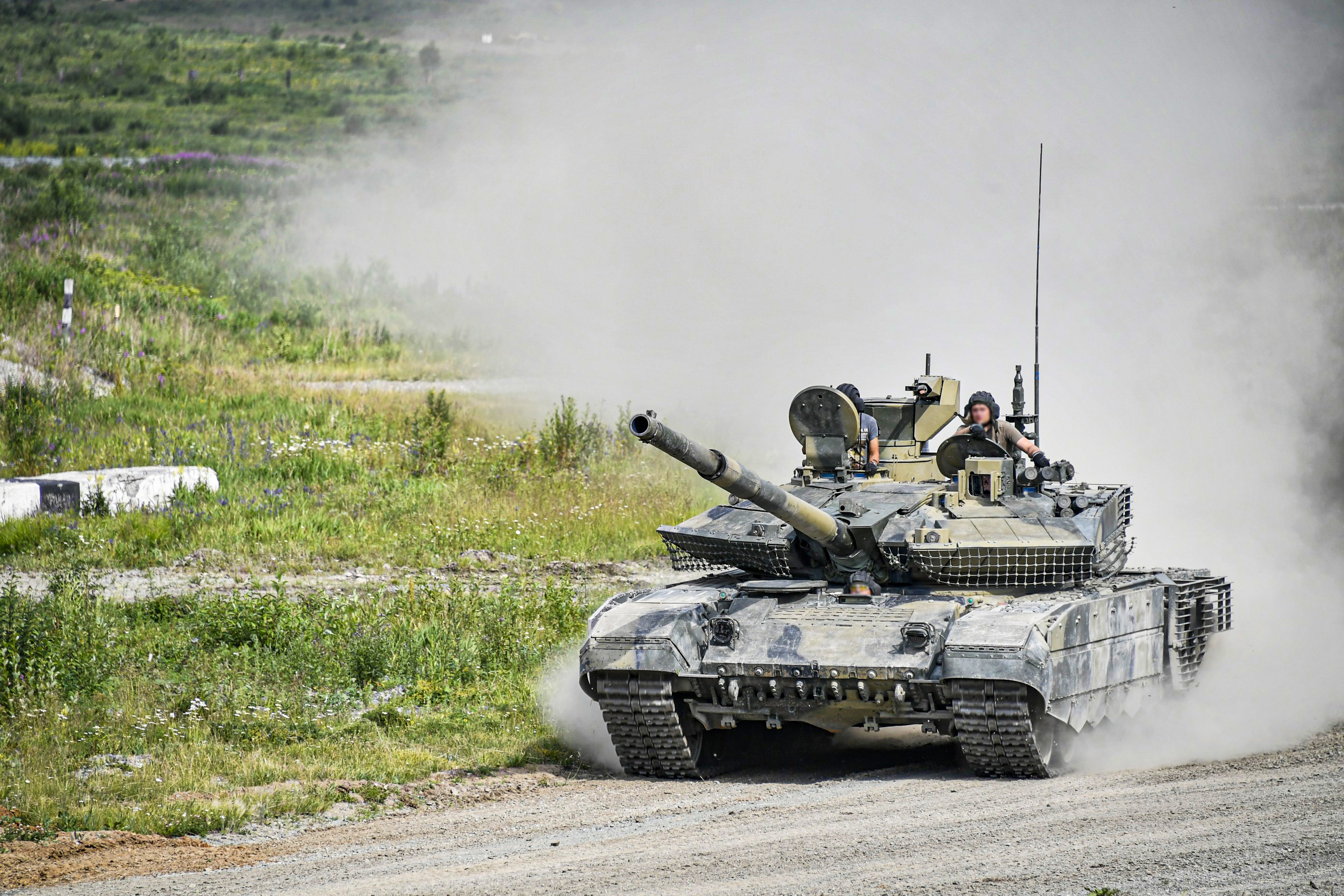 Танк против 8 украинских танков. Танк т90 прорыв. Т-90м прорыв-3. Танк т-90 МС прорыв. Т-90м 2021.