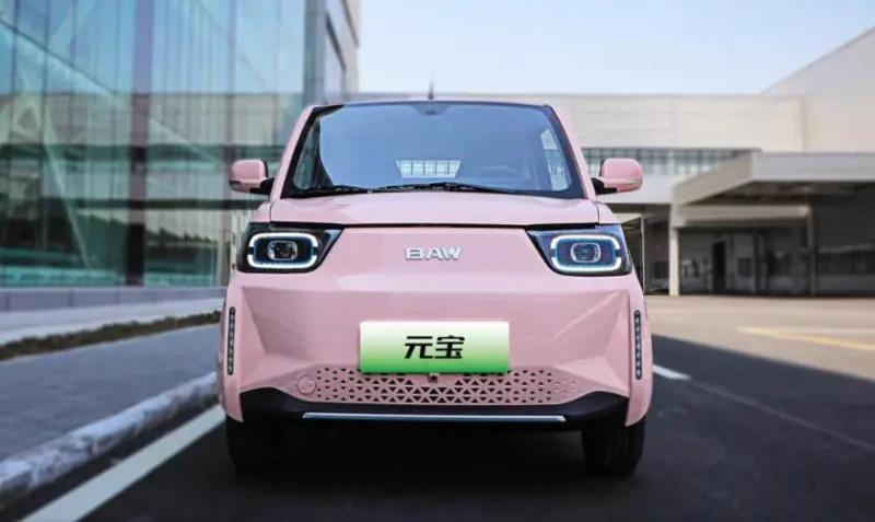 Выпущена модель BAW Yuanbao 2023 года по цене 4300 долларов США, что на 20% дешевле, чем версия 2022 года