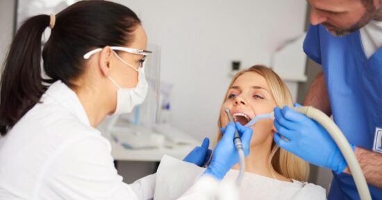 Стоматолог Лизогубенко предупредила о пяти процедурах, которые нельзя делать во время месячных