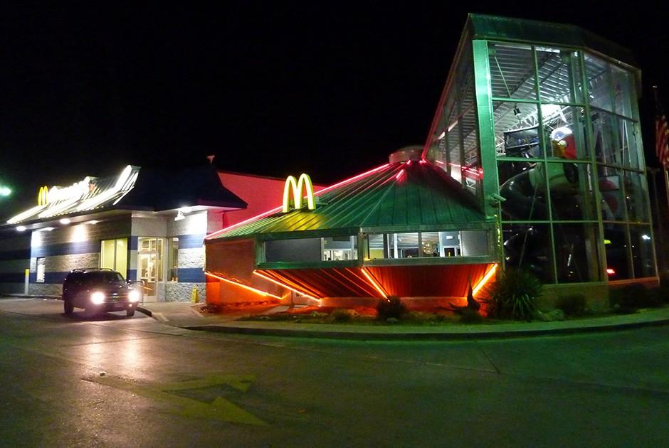 Самые оригинальные рестораны McDonald's по всему миру Flickr, «Макдоналдс», постройки, здание, выполнен, занимает, Здание, города, логотип, здании, находится, ресторан, Единственный, sfgamchick, крушение, веков, неподалеку, почти, якобы, потерпел