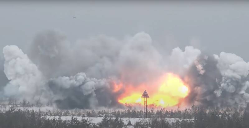 Тяжелые мысли над тяжёлыми огнеметами Тяжелые мысли над тяжёлыми огнеметами оружие