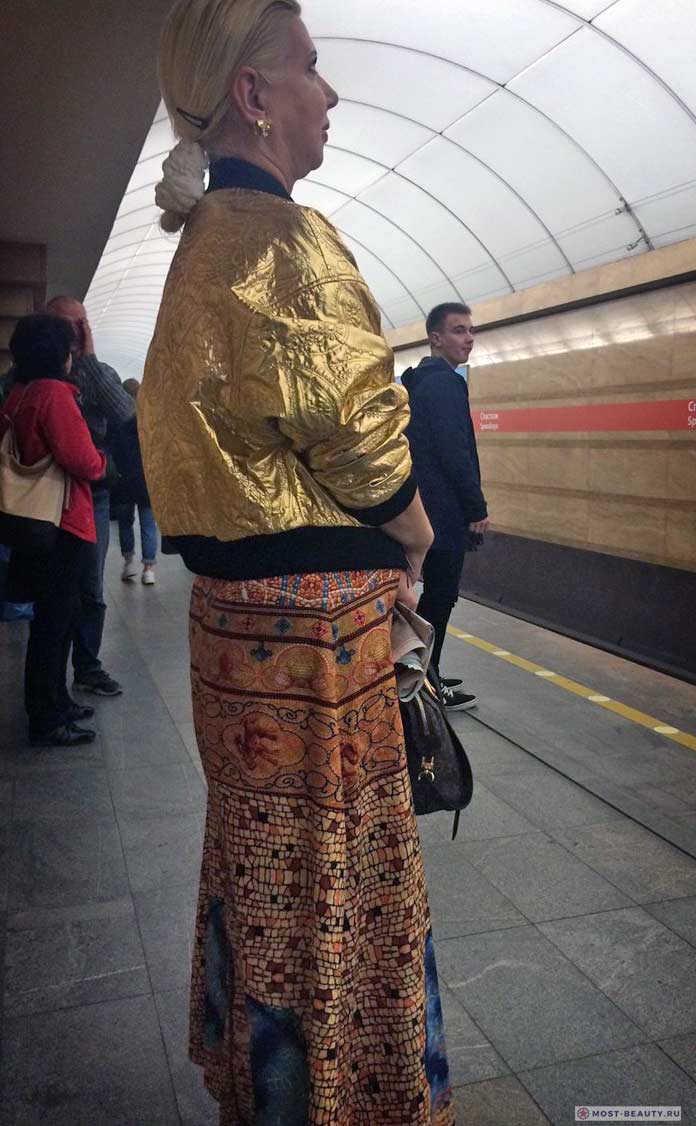 Фотографии женщин в метро: Золотой стиль!