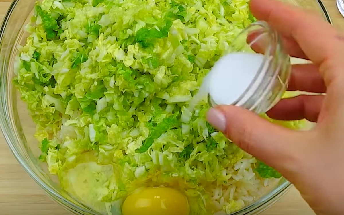 Сметут мгновенно! Вместо котлет готовлю их каждый день! Невероятно вкусно! Сметут мгновенно! Вместо котлет готовлю их каждый день! Невероятно вкусно! голубцы, стакана, пекинской, луковица1, перец, стакан, Ленивые, фарша, вкусуСформируйте, ложка, яйцо1, чайная, столовые, капусты1, чеснокаВыдавить, зубчик, фарша1, котлеты3, панировочных, ложки