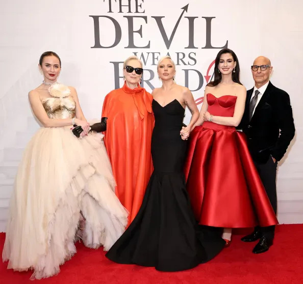 Леди Гага, Мэрил Стрип, Энн Хэтэуэй, Эмили Блант и Анна Винтур посетили премьеру фильма 