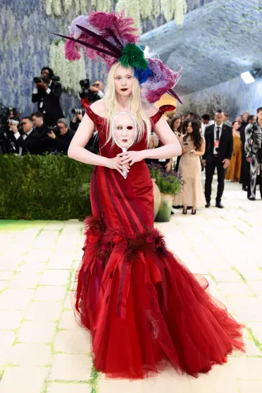 10 самых странных образов Met Gala: Люк Эванс в 