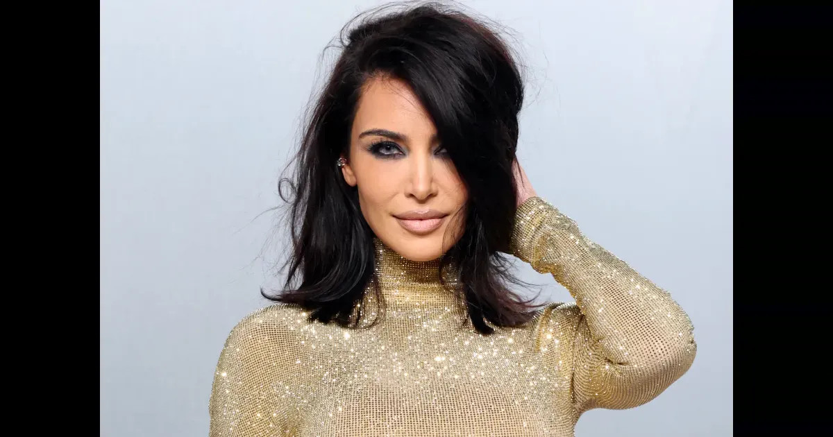 "Прими свой возраст и свои недостатки". Ким Кардашьян снова высмеяли за фотошоп