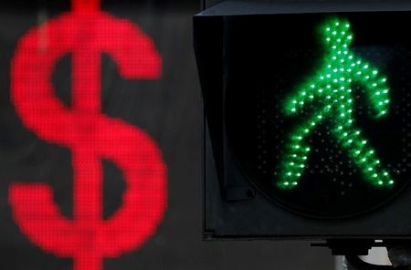 The U.S. dollar sign is seen on an electronic board next to a traffic light in Moscow, Russia August 10, 2018. REUTERS/Maxim Shemetov 