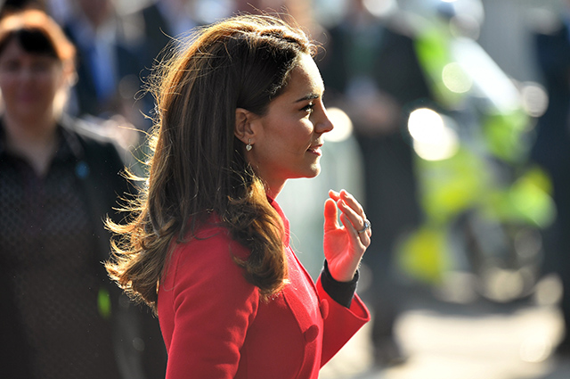 Кейт Миддлтон и принц Уильям приехали с визитом в Северную Ирландию Кейт Миддлтон и принц Уильям приехали с визитом в Северную Ирландию Монархии