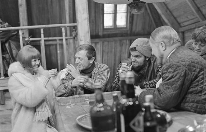 Актриса в СССР на съемках фильма *Красная палатка*, 1969 | Фото: tass.ru Актриса в СССР на съемках фильма *Красная палатка*, 1969 | Фото: tass.ru