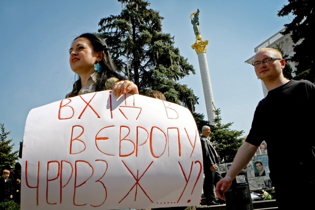 Украина должна перестать стремиться в НАТО и ЕС, которые показали свою недееспособность. Об этом...