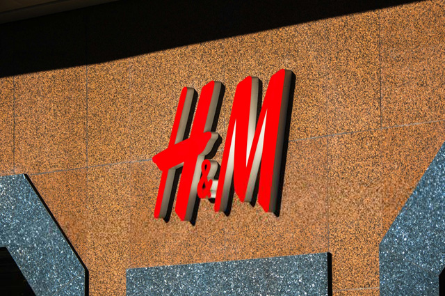 H&amp;M уличили в обмане: собранные для переработки вещи продают оптом в Подмосковье