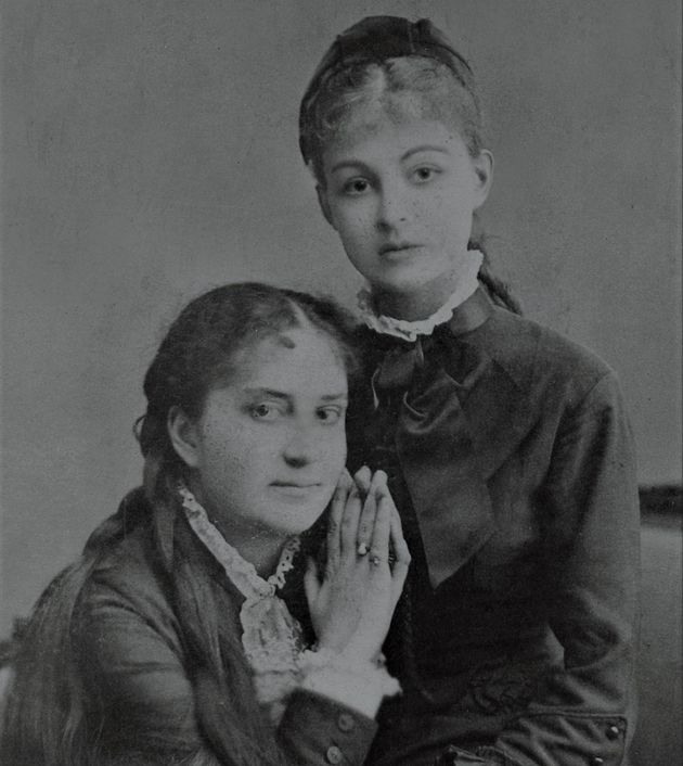 Гвашемаша (справа) с гувернанткой, Париж, 1890 г.