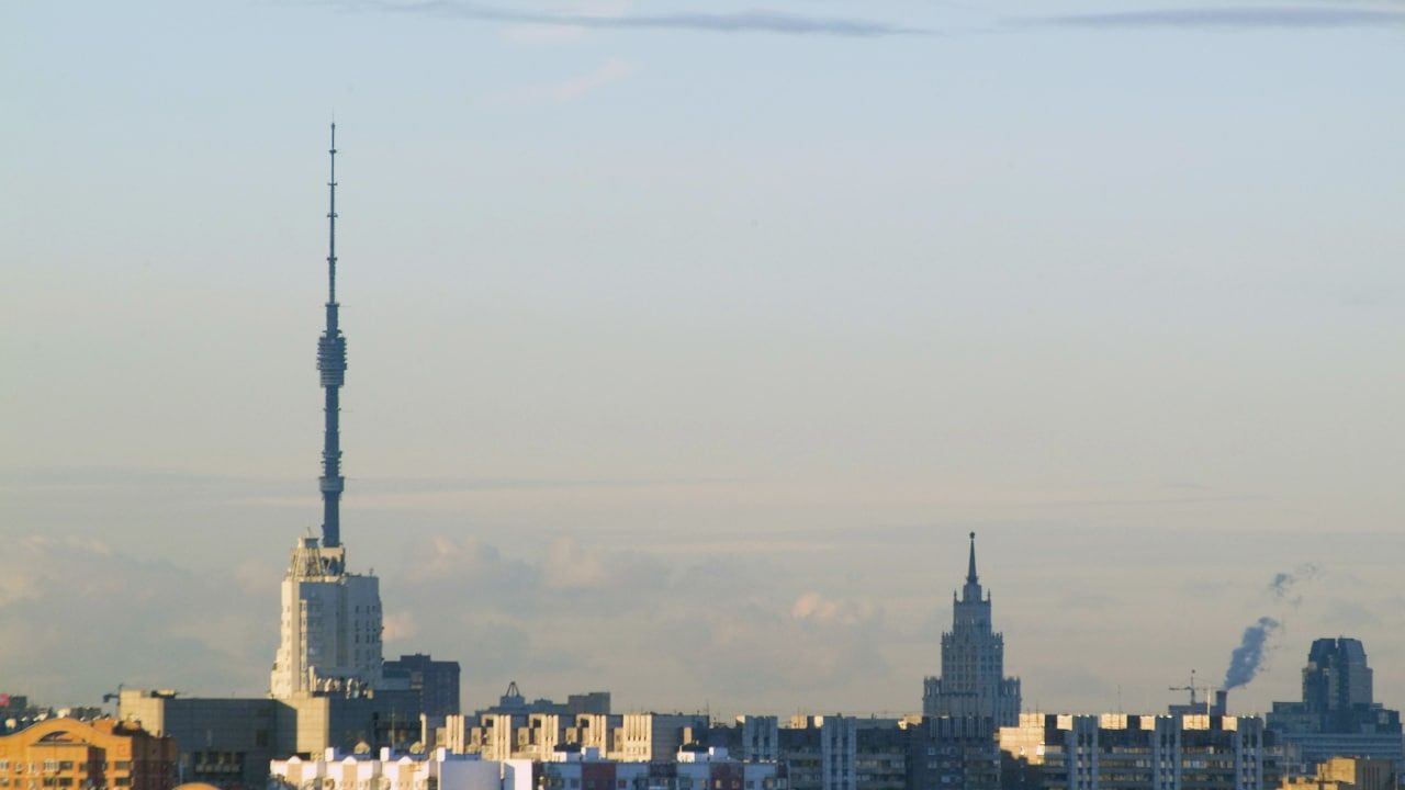 Сообщение «Китай, Россия с тобой!» появилось на Останкинской башне в Москве