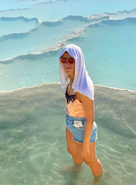 Ирина Горбачева отдыхает в Памуккале с Антоном Савлеповым Ирина Горбачева отдыхает в Памуккале с Антоном Савлеповым Звезды,Звездные пары