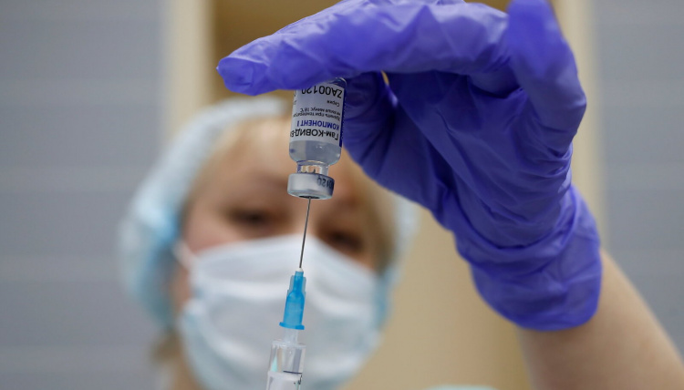 Британский Минздрав опроверг утверждения, что новый штамм коронавируса особо опасен