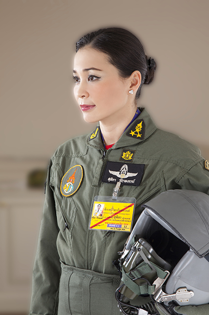 Появились первые официальные фотографии новой королевы Таиланда Новости