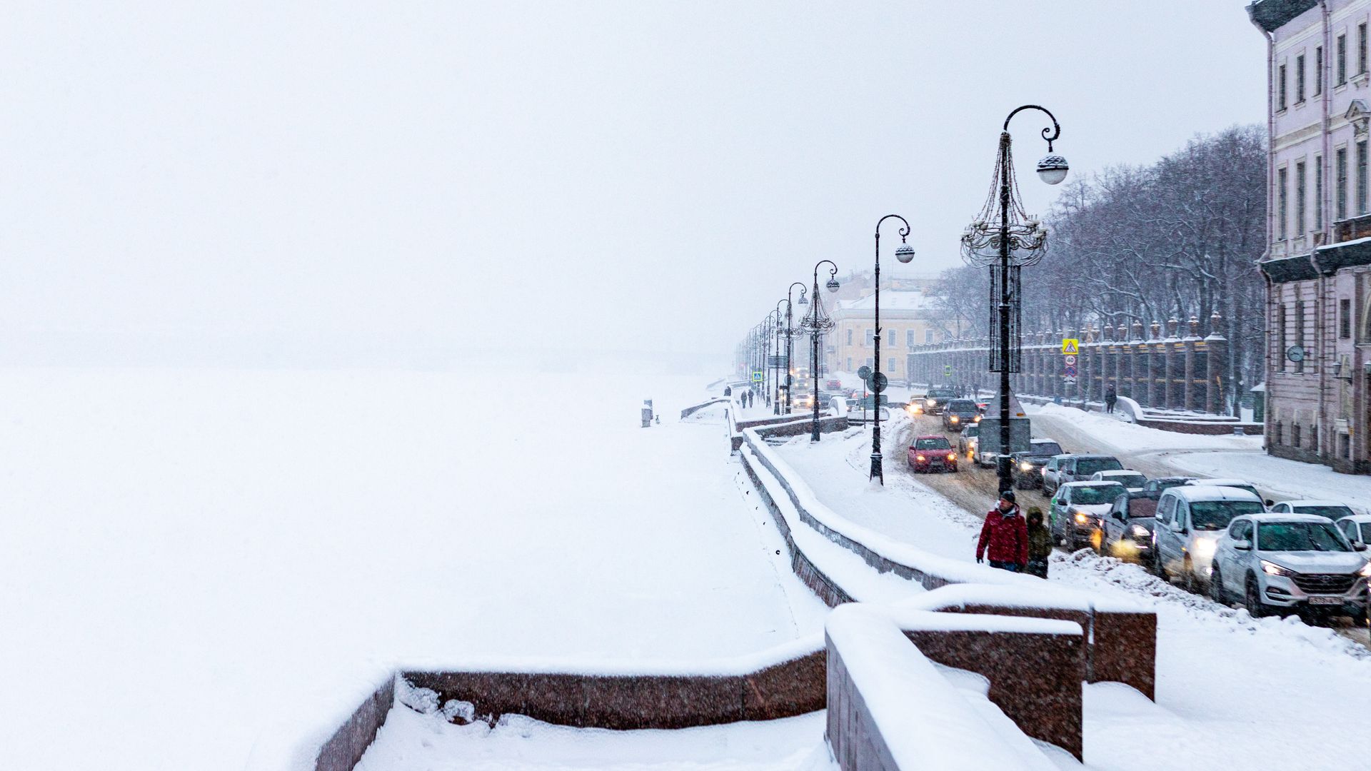 Расследование ФАН о подготовке двух столиц к зиме: Москва во всеоружии, в Петербурге даже не видно подготовки к первому снегу