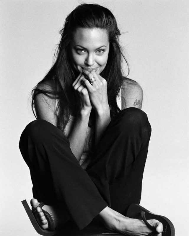 Ностальгическая подборка фото знаменитостей из 90-х 