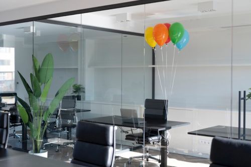 https://ru.freepik.com/free-photo/office-birthday-celebration-with-colorful-ballons_23439826.htm#page=6&query=balloon&position=44&from_view=search