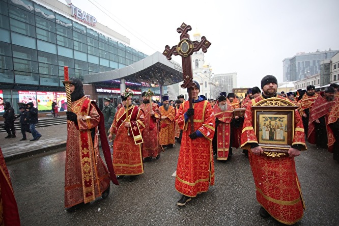 «РПЦ воспринимается как проводник государственной политики» общество,протесты,россияне,РПЦ