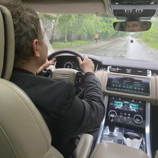 Юрий Горбунов похвастался своим автомобилем Land Rover