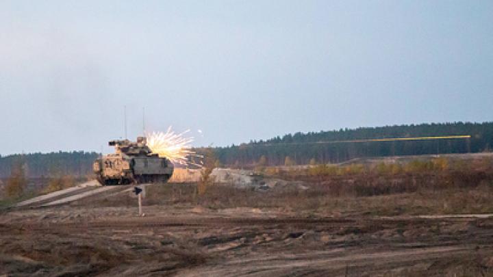 Киеву поставляют слишком мало БМП Bradley для успешного контрнаступления –19FortyFive