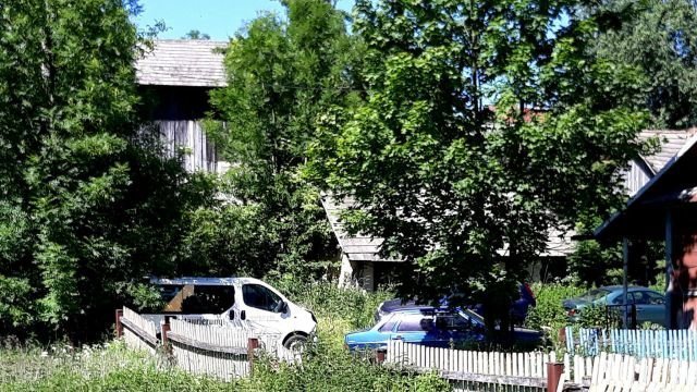 Польское село превратилось в свалку брошенных автомобилей Польское село превратилось в свалку брошенных автомобилей авто, свалка, факты
