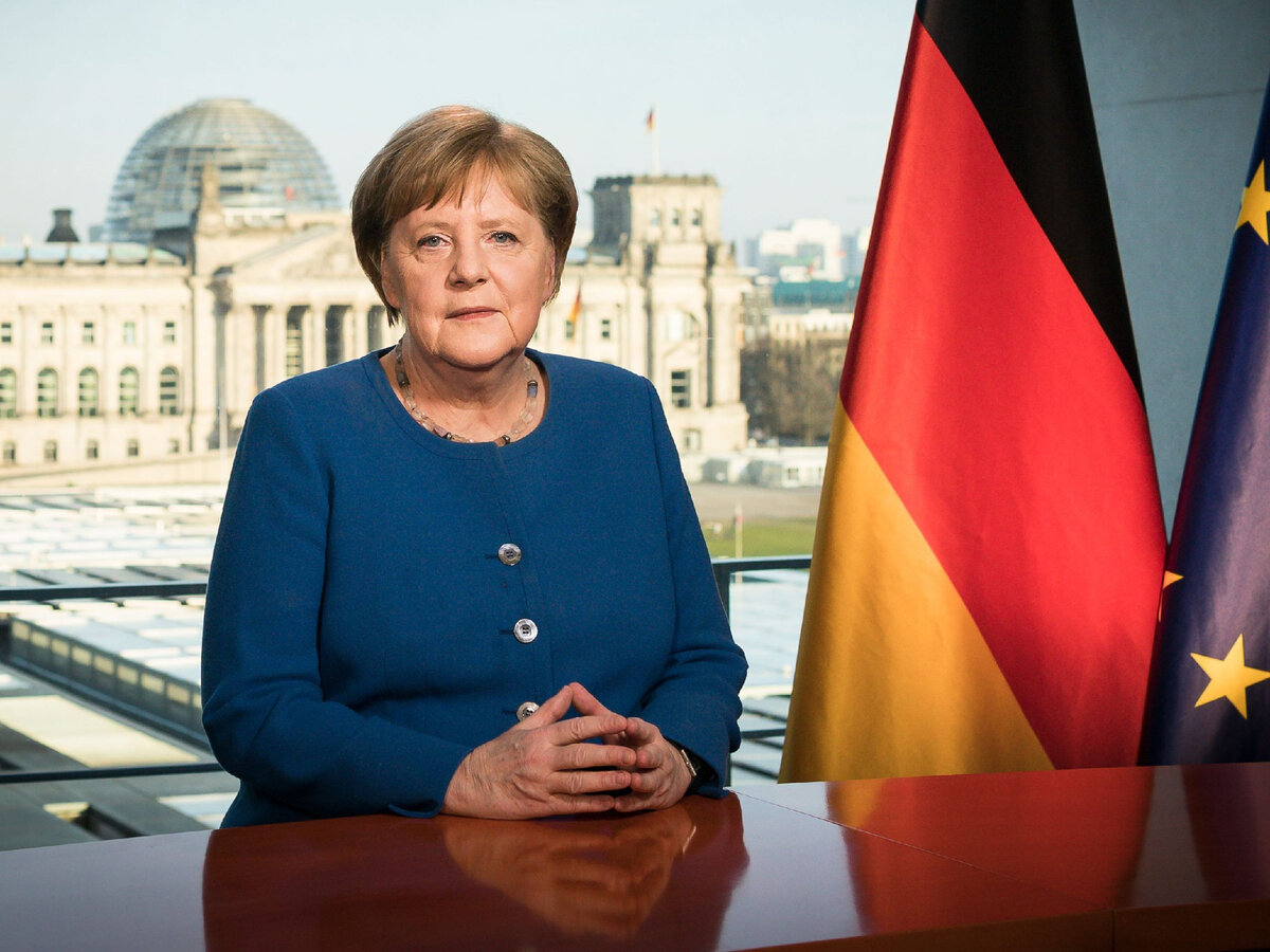 Каковы шансы на то, что Ангела Меркель вернётся в политику? На мой взгляд, они есть. Пусть и невеликие, но есть. Думаю, все заметили, что она исчезала из информационного поля и словно взяла паузу.
