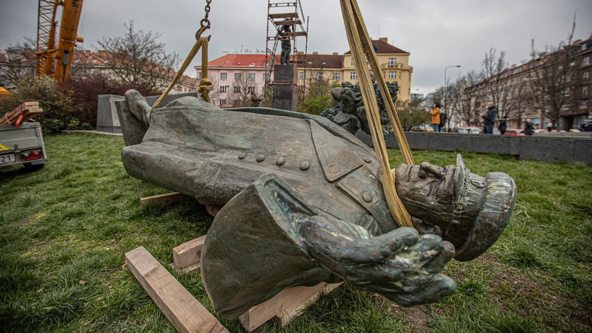 В Праге снесли Конева, а в Пензе стоит памятник чешским легионерам