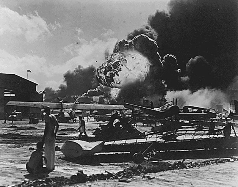 Жертвуя пешками. Как президент Рузвельт поймал Японию в смертельную ловушку Жертвуя пешками. Как президент Рузвельт поймал Японию в смертельную ловушку