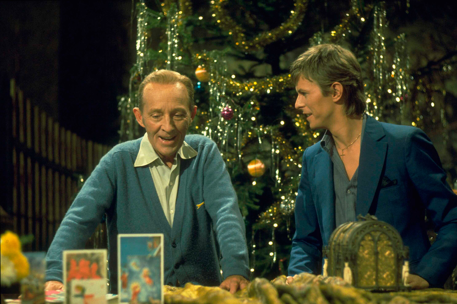 Бинг Кросби и Дэвид Боуи на съёмках специального телевизионного выпуска Кросби «Весёлое старое Рождество», 1977 год