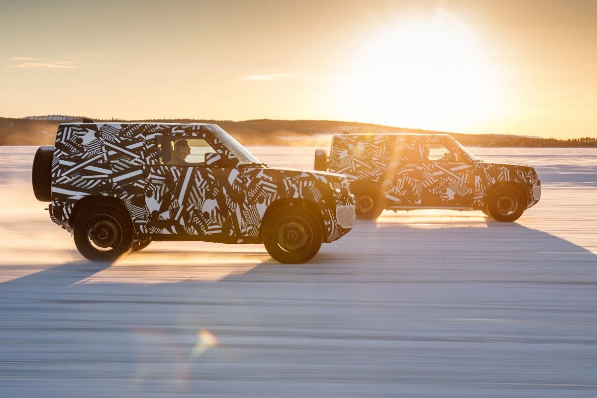 Утечка фотографий рассекретила внешность Land Rover Defender нового поколения Утечка фотографий рассекретила внешность Land Rover Defender нового поколения автомобили,автоновости,НОВОСТИ