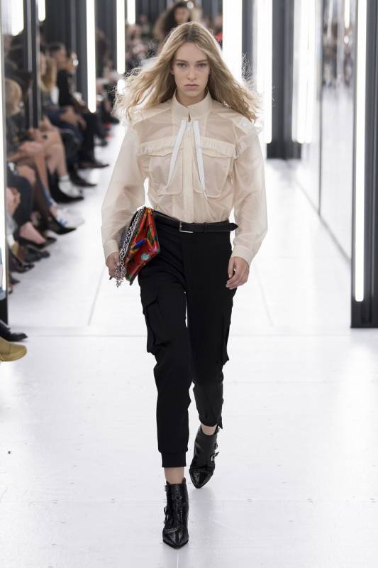 Louis Vuitton весна-лето 2019 - яркое и неоднозначное путешествие в будущее Louis Vuitton весна-лето 2019