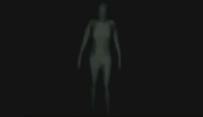 Худое гуманоидное существо запечатлели в ночном лесу Орегона (2 фото + видео)