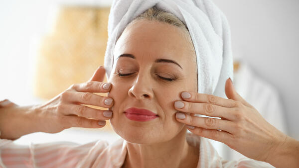 Техники для утреннего лимфодренажа и сияния кожи - похожая новость на Toplenta