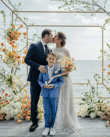 Александр Кержаков с женой и сыном