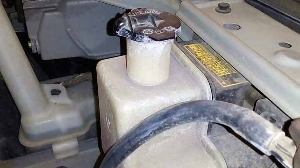 Крышка расширительного бачка: зачем она нужна и что будет при её неисправности? авто и мото,автоновости,автосоветы