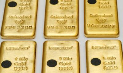 FILE PHOTO: The Sicpa Oasis validator system (bullion protect) is pictured on one kilogram bar of gold at Swiss refiner Metalor in Marin near Neuchatel, Switzerland July 5, 2019. REUTERS/Denis Balibouse/File Photo