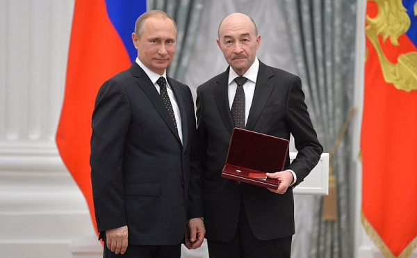 Кого и за какие заслуги президент РФ приставил к наградам в 2020 году