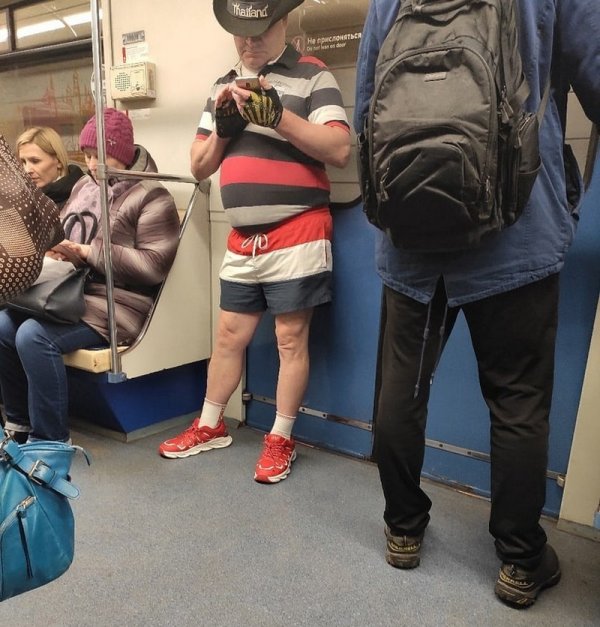 Модники и чудаки из метро Модники и чудаки из метро позитив,смешные картинки,юмор