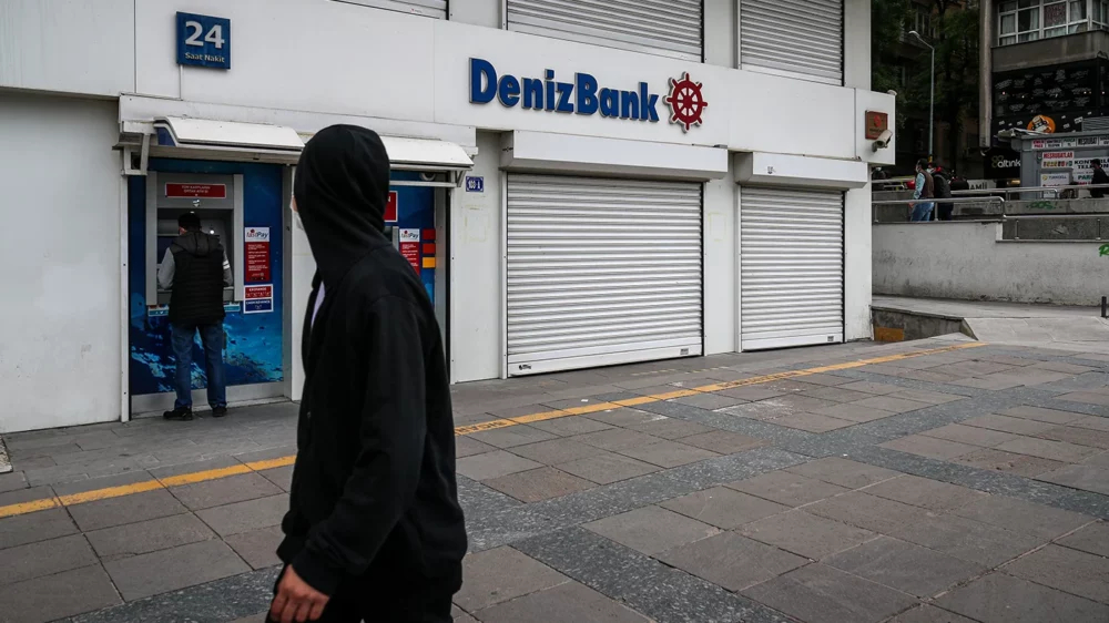 РБК: турецкий DenizBank почти перестал открывать счета россиянам