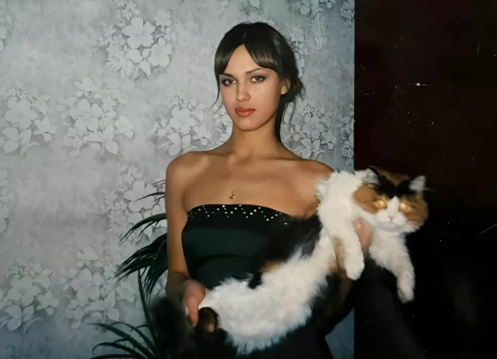 Где вы учили «славянский взгляд», она преподавала: Ирина Шейк в 90-е — редкие кадры челябинской юности супермодели Ирины, Шейкфотосоцсети, Ирина, время, также, родилась, модель, ковра, Татьяной, области, Челябинской, Еманжелинске, городе, отметила, несколько, Брэдли, сестрой, юности, звезды, тогда